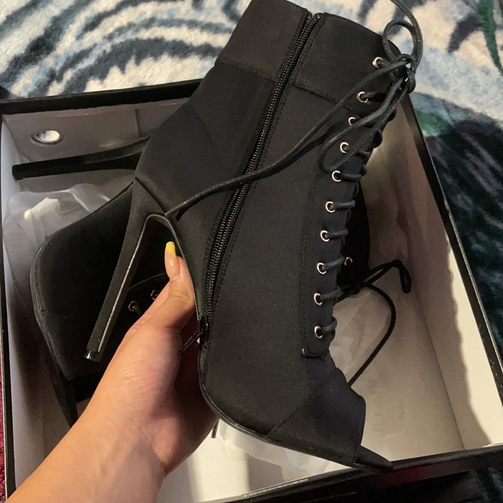 BOOTIES - Picture 2 of 3